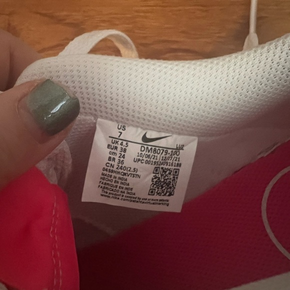 Nike white, pink, and black sneakers - Picture 3 of 3